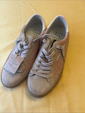 ShuShop Pink Croc-Panel Sneakers with Gold Star size 7W